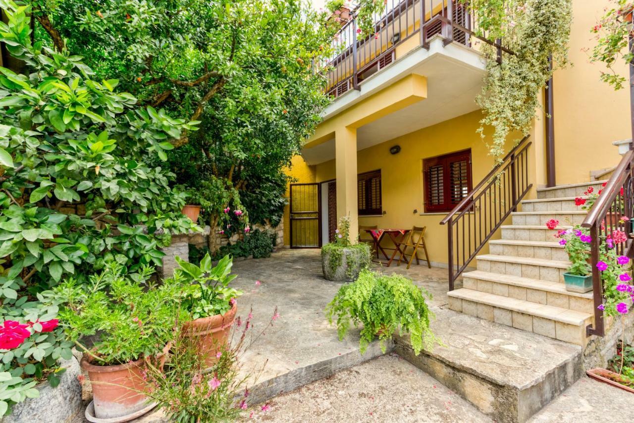 Apartments Redenta Tar-Vabriga Екстериор снимка