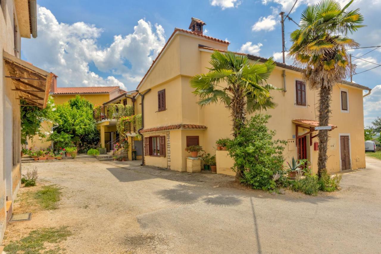 Apartments Redenta Tar-Vabriga Екстериор снимка